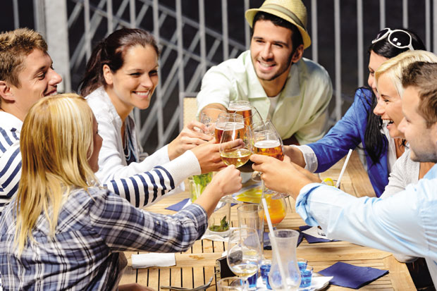 Интелигентни више пију